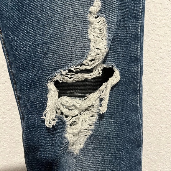 NWT Levi’s Women Original 501 High Waisted Straight Leg Distressed Jeans 28/30 - Picture 6 of 10